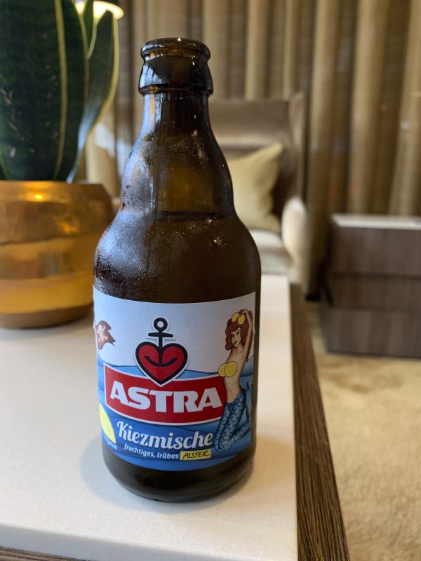 Foto einer Flasche Astra-Bier